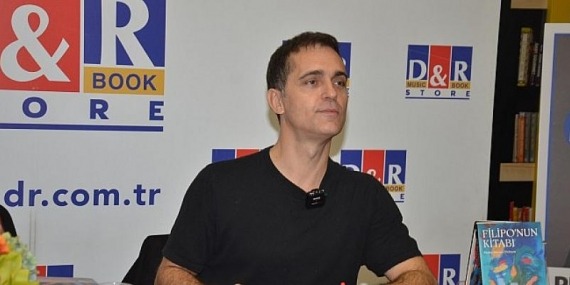 La Casa de Papel’in Berlin’i dünyadaki ilk imza gününü düzenledi