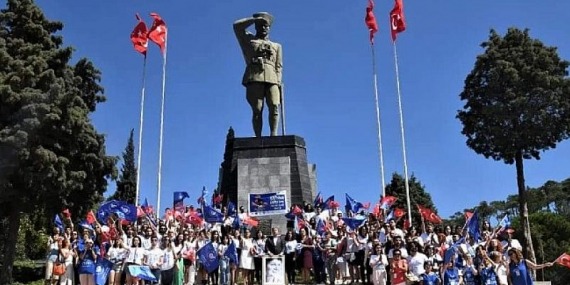 100. Yılda 100 Çağdaş Genç Atasının İzinde İzmir’de