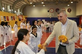 310-golcuk-belediyesi-taekwando-sporcusu-kusak-atladi.jpg