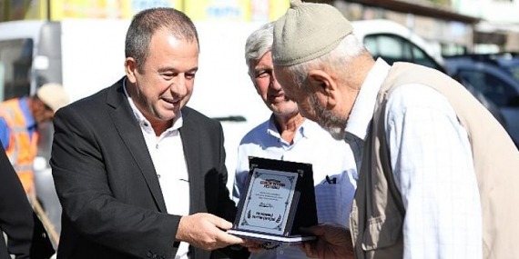 96 yaşındaki zeytinciye onur plaketi