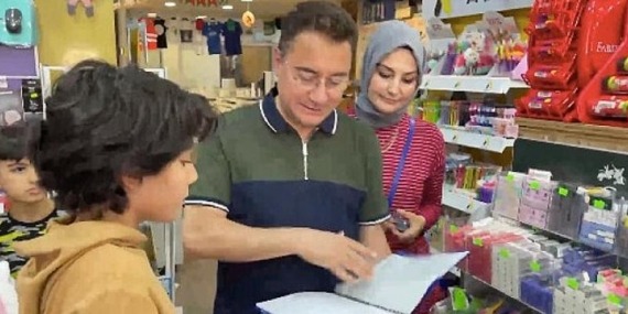 Ali Babacan ve Oğlu Kırtasiye Alışverişinde