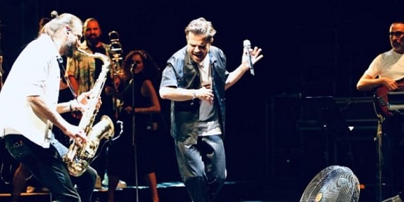 Antalya açıkhava’da Kenan Doğulu Rüzgar esti