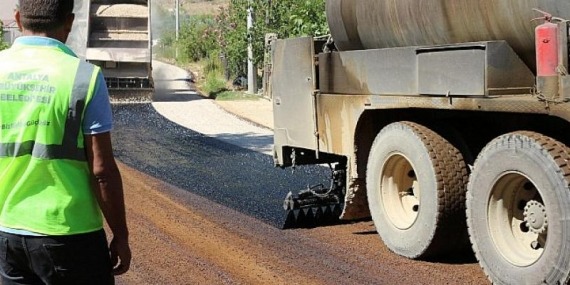 Antalya Büyükşehir kırsalda asfalt  seferberliğini sürdürüyor