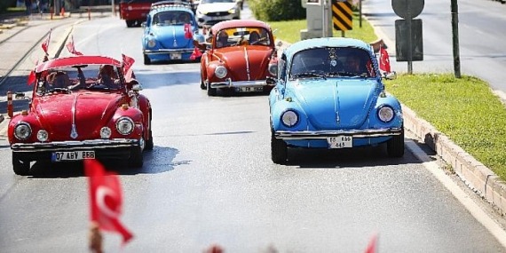 Antalya caddeleri ‘HobiFest 2022’ korteji ile renklendi