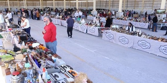Antika Pazarına Vatandaşlar Yoğun İlgi Gösterdi