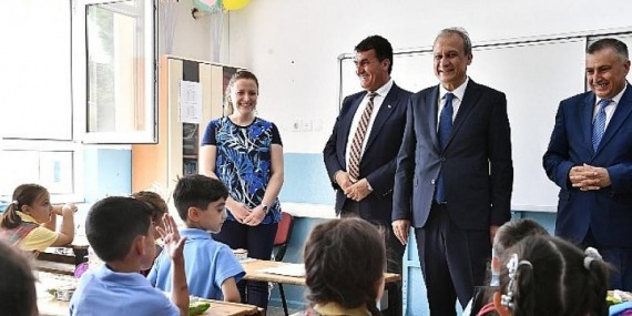 Başkan Dündar, öğrencileri yalnız bırakmadı