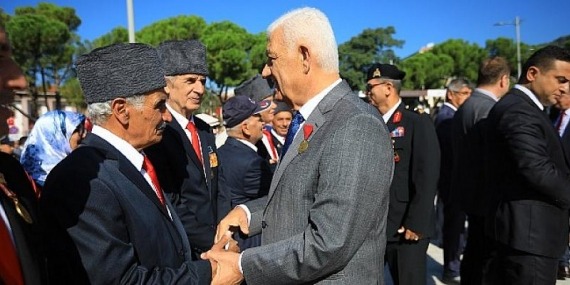 Başkan Gürün, Törene Dedesinin İstiklal madalyası ile katıldı