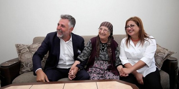 Başkan Sandal mahalle gezilerini sürdürüyor