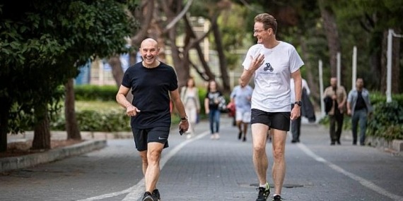 Başkan Soyer ile Büyükelçi Meyer-Landrut Otomobilsiz Kent Günü’ne yürüyerek başladı