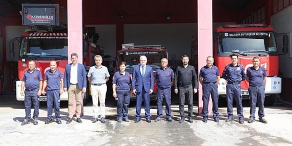 Burhaniye Belediye Başkanı Ali Kemal Deveciler’den  İtfaiyecilere Ziyaret