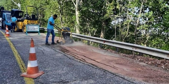 Büyükşehir’in Yol Bakım Timi gece gündüz demiyor