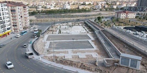 Cevher Dudayev Mahallesi’ndeki Parkın Yapımı Sürüyor