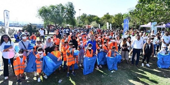 Çevre gönüllüleri İnciraltı Kent Ormanı’nda temizlik yaptı