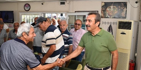 Çukurova Belediye Başkanı Soner Çetin emeklilerle sohbet etti