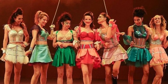 DasDas’ın Yeni Oyunu Dünya Yerinden Oynar’ın Prömiyeri Gerçekleşti