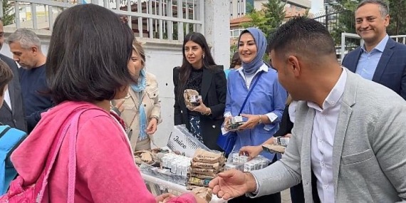 Deva Partisi’nden Çocuklara Beslenme Yardımı