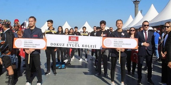 Dokuz Eylül Koleji, İzmir’in kurtuluşunu coşkuyla kutladı