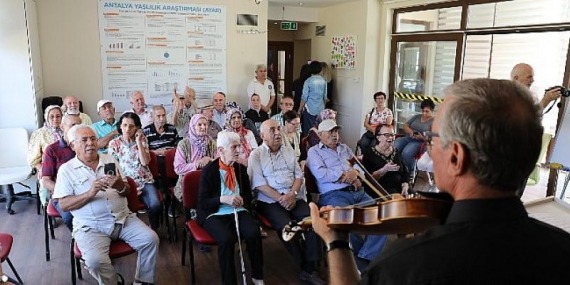 Dünya Alzheimer Günü Mavi Ev’de kutlandı