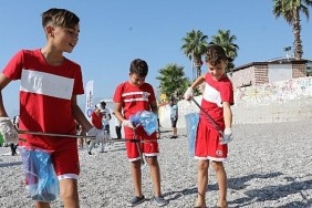 dunya-temizlik-gununde-konyaalti-sahili-temizlendi.jpg