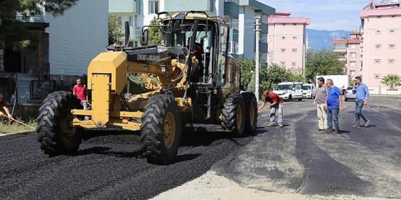 Edremit’te asfaltlama tam hız devam ediyor