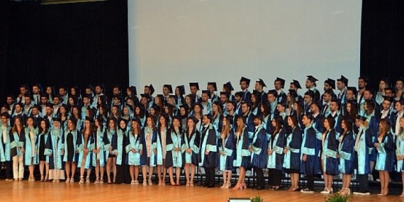 Egeli Genç Diş Hekimlerinin Mezuniyet Heyecanı