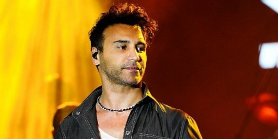 Emre Kaya: Hasta Yatağından Kalktı Sahneye Çıktı