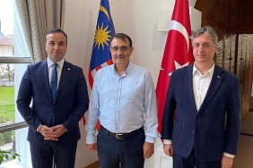enerji-ve-tabii-kaynaklar-bakaninin-kuala-lumpur-yunus-emre-enstitusu-ziyareti.jpg