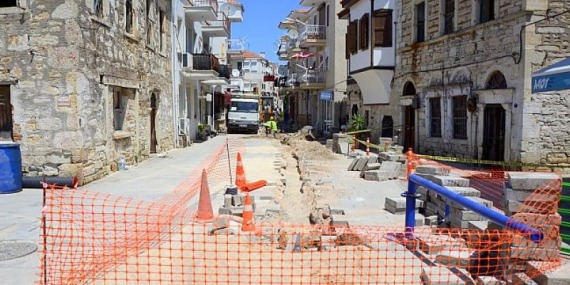 Foça Bağarası’nın kanalizasyon sorunu çözülüyor