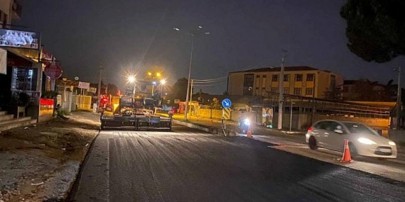 Gölcük Adnan Menderes’te asfalt tamam sıra aydınlatmada