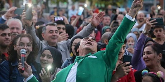 Hababam Vokal Grubu’ndan Gölcük’te muhteşem konser