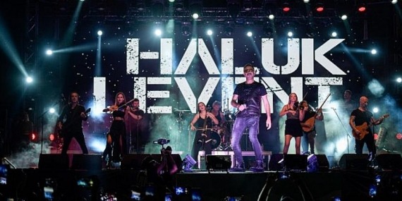 İEF Çim Konserleri’nde finali Haluk Levent yaptı
