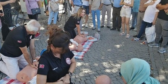 İzmir İl Milli Eğitim Müdürlüğü “Dünya İlk Yardım Günü” İçin Etkinlik Düzenledi