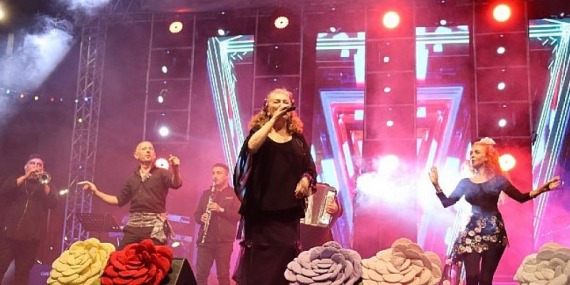 Kartepe Suzan Kardeş İle Coştu