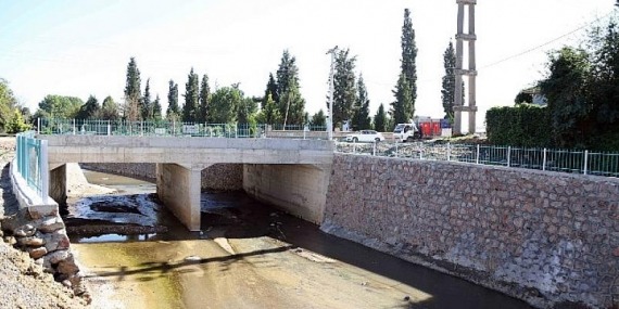 Kartepe uzunbey yirim deresi ıslah edildi