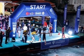 kitalararasi-ikinci-istanbul-oral-b-bogazici-triatlonu-gerceklesti.jpg