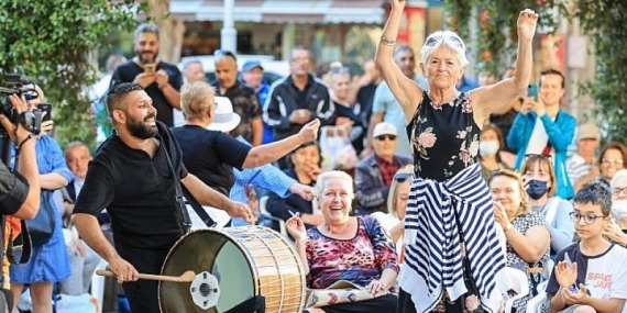 Konak parkları, Roman Müzisyenlerle coştu