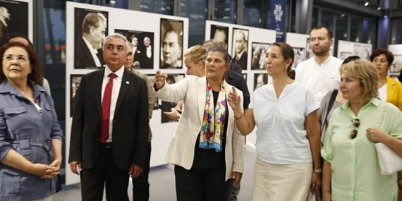 Kurtuluş Mücadelesi’nin 100. Yılında Atatürk Fotoğrafları Sergisi Tekstil Park Sanat Galerisi’nde Açıldı