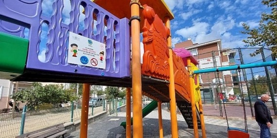 Malkara’da parklara tütün mamülleri konusunda uyarı tabelaları konuluyor