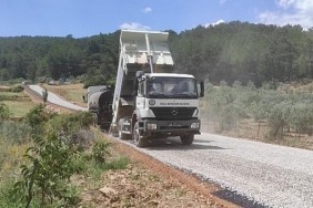 mugla-buyuksehir-belediyesi-kirsal-mahalle-yollarini-yeniliyor.jpg