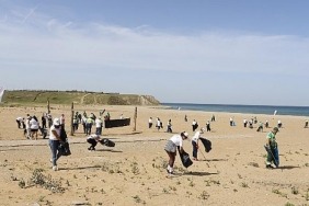 nestle-gonulluleri-sariyer-kisirkaya-plajini-temizledi.jpg