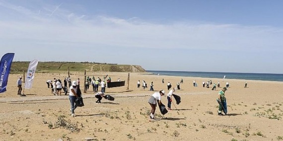 Nestlé Gönüllüleri, Sarıyer Kısırkaya Plajı’nı Temizledi