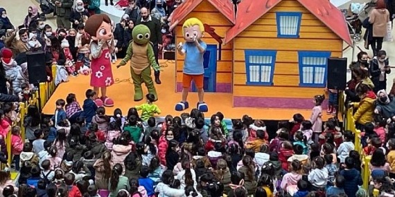 Niloya ve Arkadaşları, Minik Dostlarını Eğlenceye Davet Ediyor