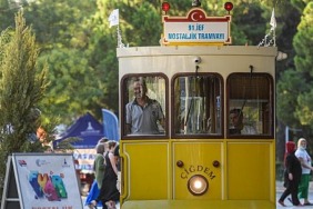 nostaljik-tramvay-fuar-ziyaretcilerini-gecmise-goturuyor.jpg