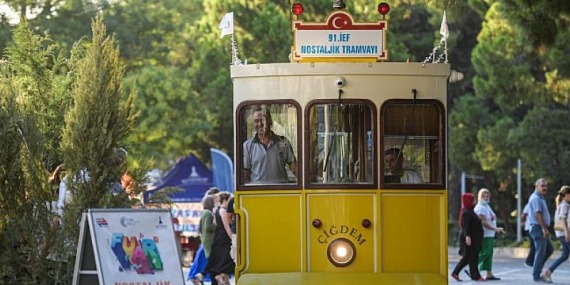 Nostaljik Tramvay fuar ziyaretçilerini geçmişe götürüyor