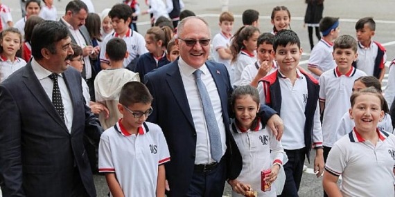 Okul Önlerindeki Yaya Geçidi Çizgileri Yenilendi