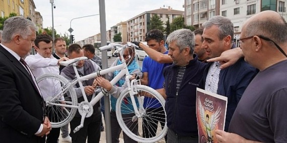 Ölümlere “beyaz bisikletle” dikkat çekildi!