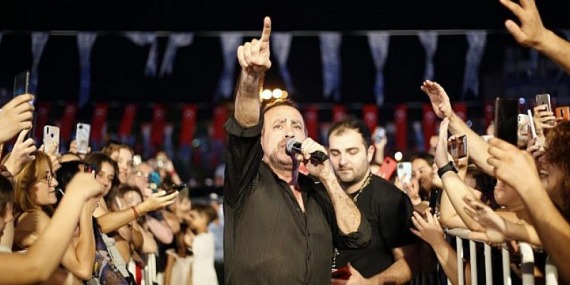 On Binlerce Aydınlı Kurtuluş Coşkusunu Haluk Levent Konseri İle Yaşadı