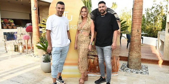 “Sıcak Yaz” defilesiyle alkış aldılar