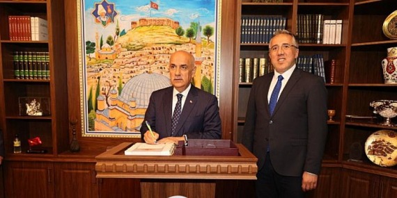 Tarım Bakanı Vahit Kirişçi Nevşehir Belediyesini Ziyaret Etti