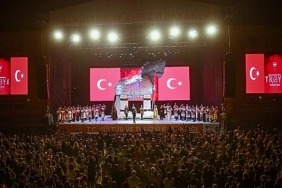 troya-kultur-yolu-festivali-coskuyla-basladi-ilk-gun-25-bin-kisiyle-katildi.jpg